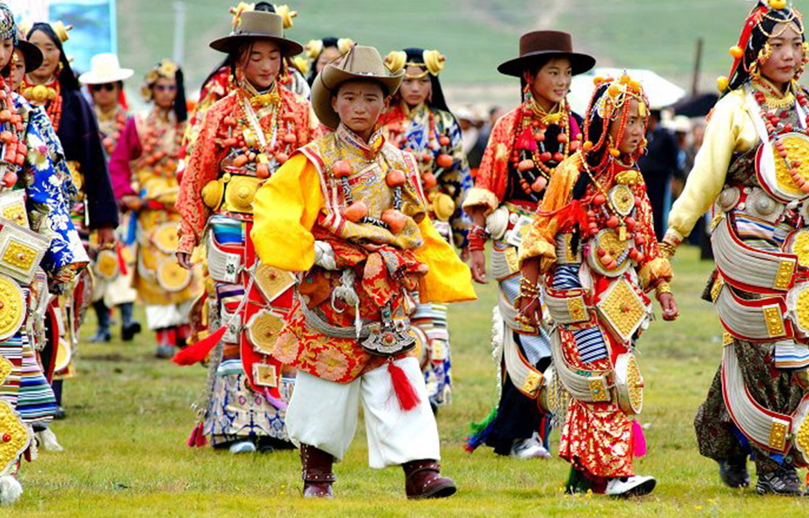 藏族服飾文化，體現著藏族人民的智慧、創造力、藝術修養和審美觀